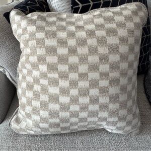 🆕 18.5” Ashley Larce collection checkered square beige tone throw pillow